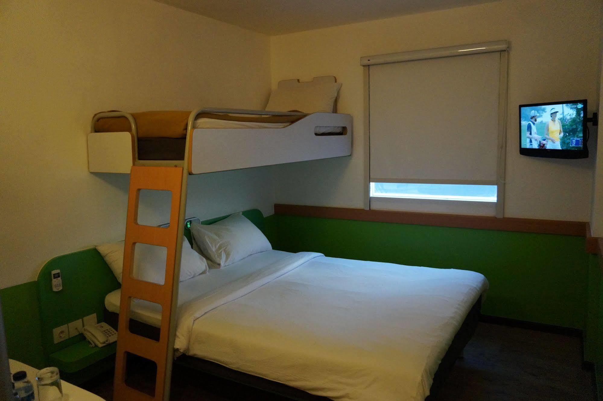 טנגרנג Ibis Budget Jakarta Airport מראה חיצוני תמונה
