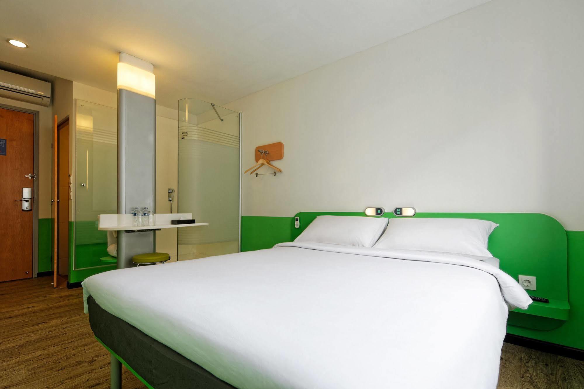 טנגרנג Ibis Budget Jakarta Airport מראה חיצוני תמונה